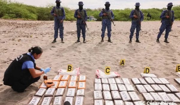 Narcos se enfrentan a balazos con el Ejército de Nicaragua y abandonan 82 tacos de cocaína
