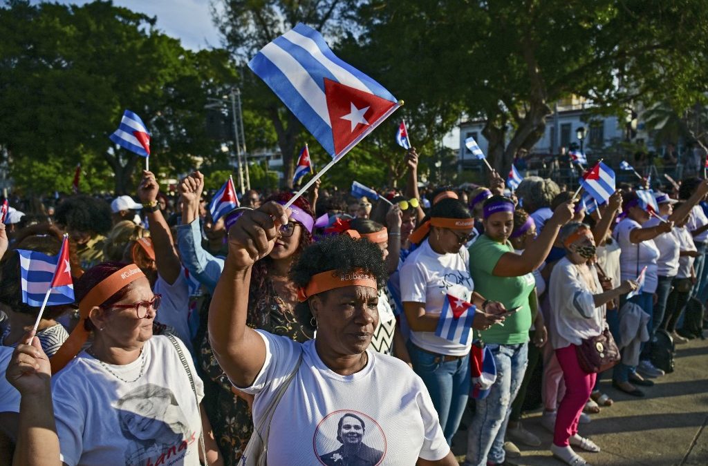 Grupos de mujeres cubanas participan en una protesta contra las sanciones estadounidenses impuestas a Cuba, celebrada el martes pasado. YAMIL LAGE / AFP