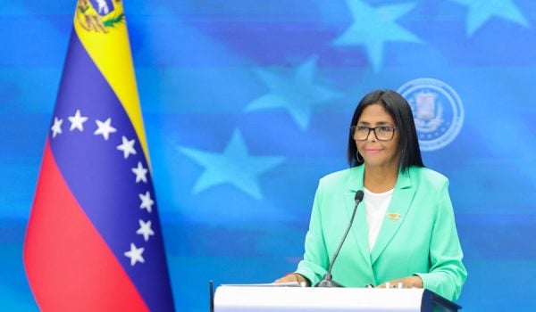 Fotografía difundida por el Palacio de Miraflores de la presidenta encargada de Venezuela, Delcy Rodríguez, durante un mensaje a la naciónen Caracas (Venezuela). EFE/ Palacio de Miraflores