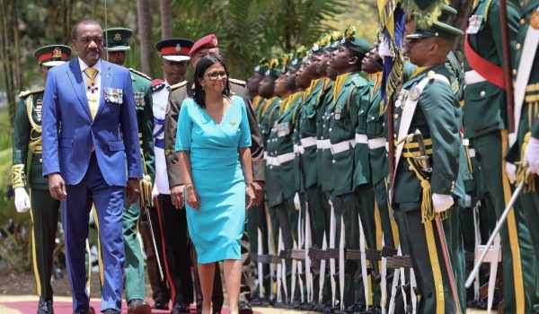 Venezuela invita a Barbados a invertir en sus campos petrolíferos