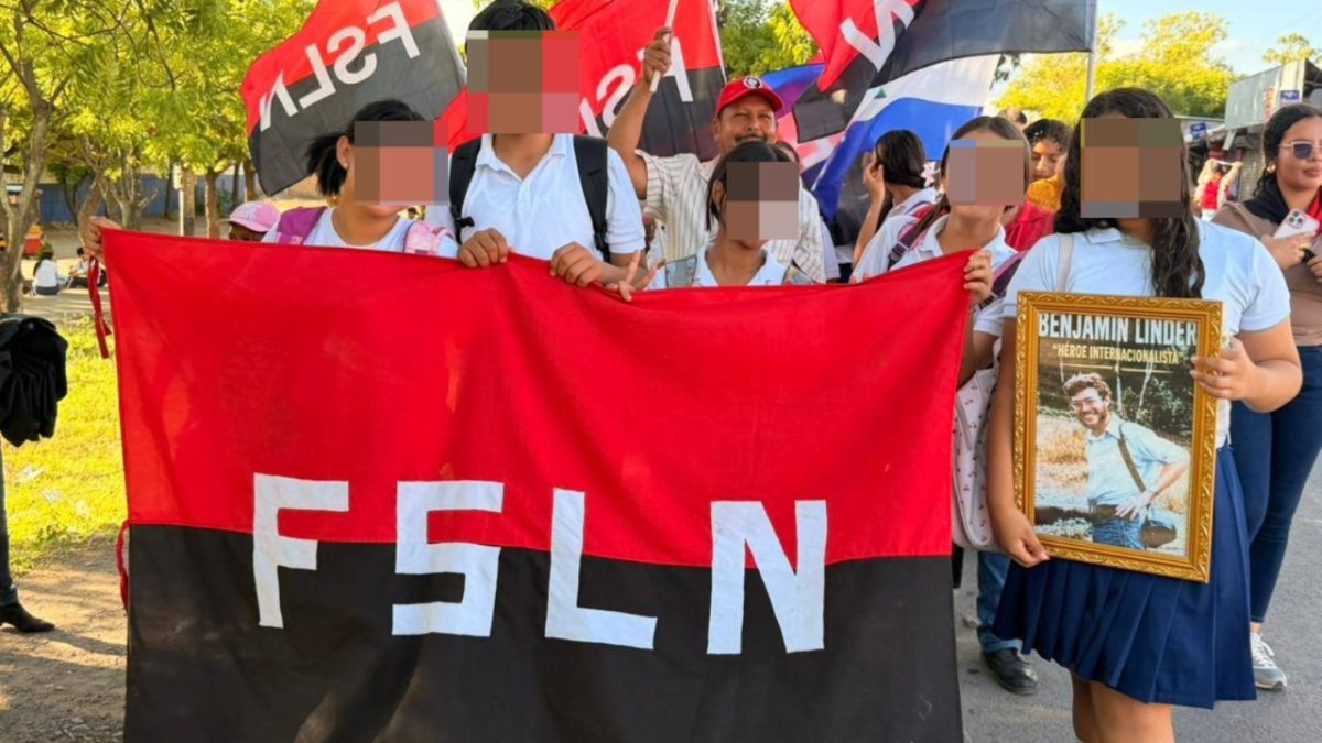 Estudiantes de colegios y universidades públicas del país fueron sacados de sus aulas para participar en "caminadas" ordenadas por la dictadura Ortega Murillo en honor al "héroe internacionalista" Benjamín Linder. Foto: Tomada de medios oficialistas.