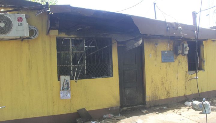 Así quedó la fachada de Radio Darío tras el incendio. Foto: Cortesía.