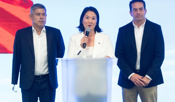 Keiko Fujimori pide a López Aliaga pruebas de «fraude» y no contribuir al caos en Perú
