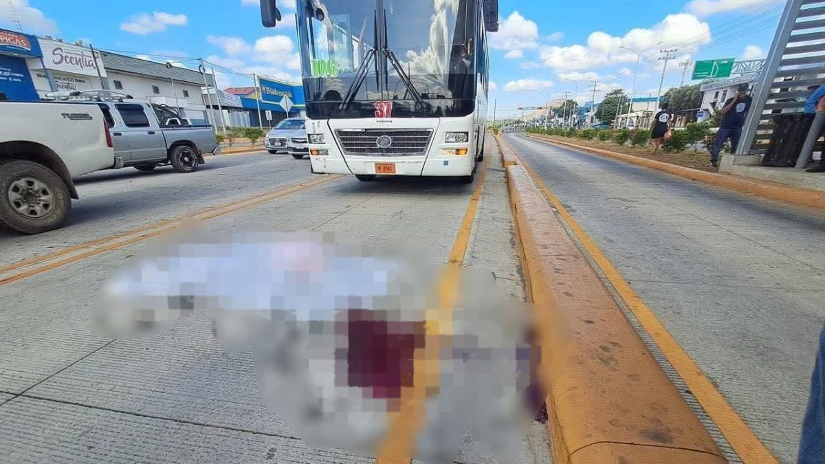 Mujer muere arrollada por conductor de ruta 106 en Managua. Foto: Canal 10 Nicaragua/Facebook.