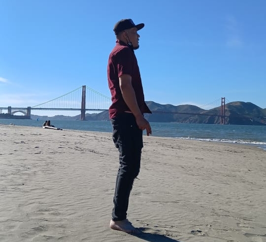 El nicaragüense Arvin Antonio Jarquín Porras de paseo en una playa en Estados Unidos