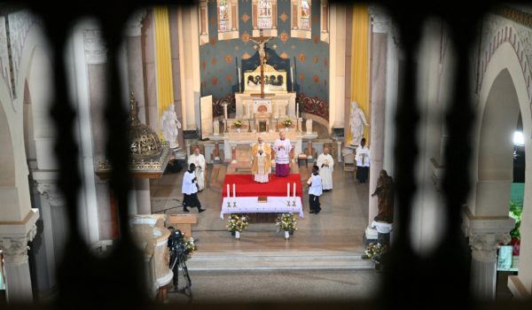 El papa León XIV camina por la senda de San Agustín en su visita pastoral a Argelia