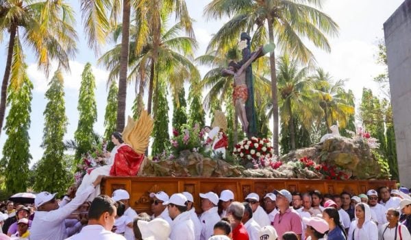 Viacrucis Penitencial de la Sangre de Cristo realizado a lo interno de los predios de la Catedral Metropolitana. Foto: Tomada de la Arquidiócesis de Managua.