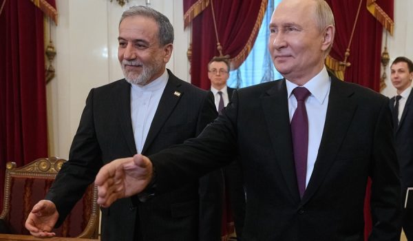 «Irán estudia la posibilidad de negociar con Estados Unidos», dice canciller iraní Araqchi