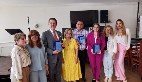 reconocimiento a LA PRENSA