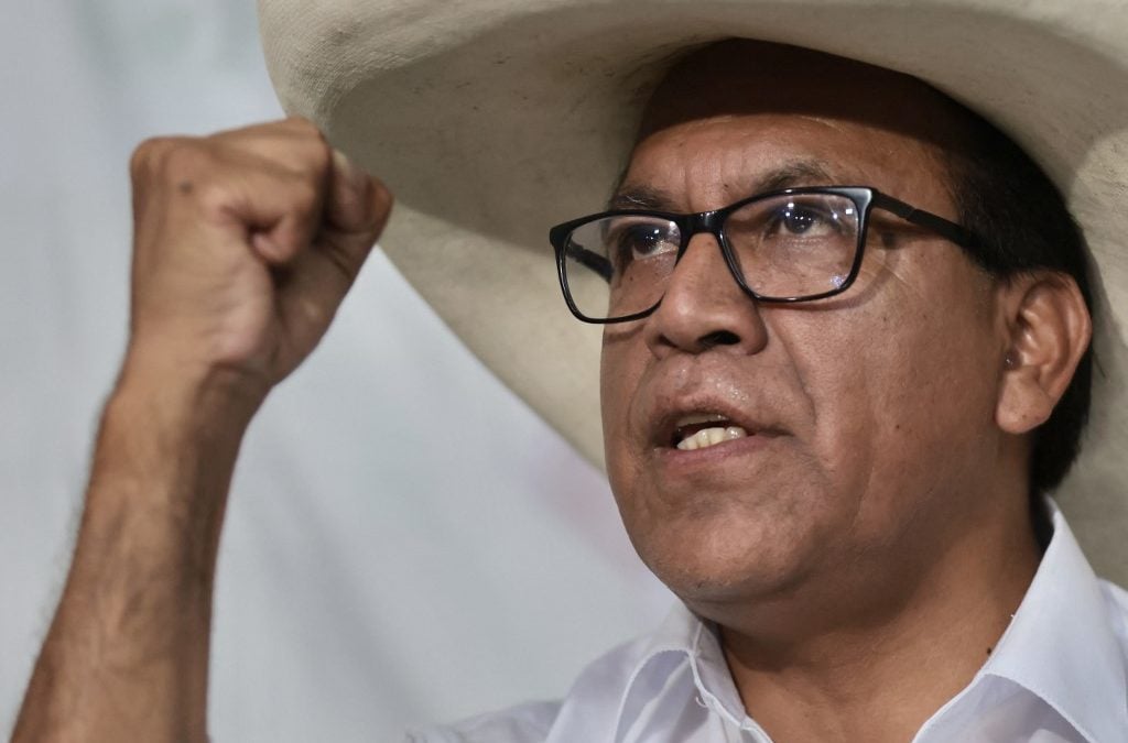 El candidato presidencial Roberto Sánchez se presenta como el heredero de Pedro Castillo y representa el voto rural, según analistas. Connie FRANCE / AFP