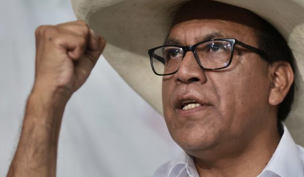 Elecciones en Perú: Roberto Sánchez se acerca a Keiko Fujimori