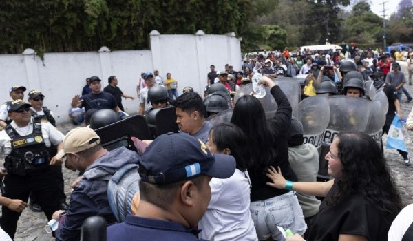 Disturbios y tiros tras la elección de rector de la universidad pública USC en Guatemala
