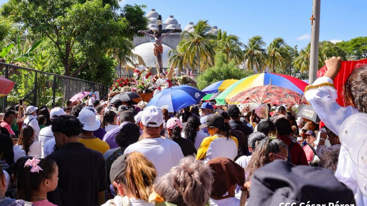 Procesión del Viacrucis Penitencial de la Sangre de Cristo. Foto: Tomada de medios oficialistas.