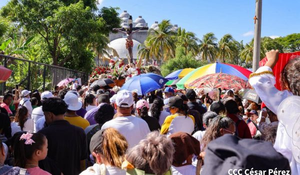 Procesión del Viacrucis Penitencial de la Sangre de Cristo. Foto: Tomada de medios oficialistas.