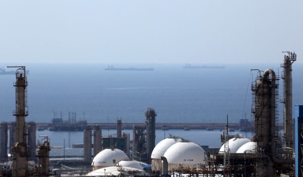 Israel ataca Irán: golpe a dos complejos petroquímicos