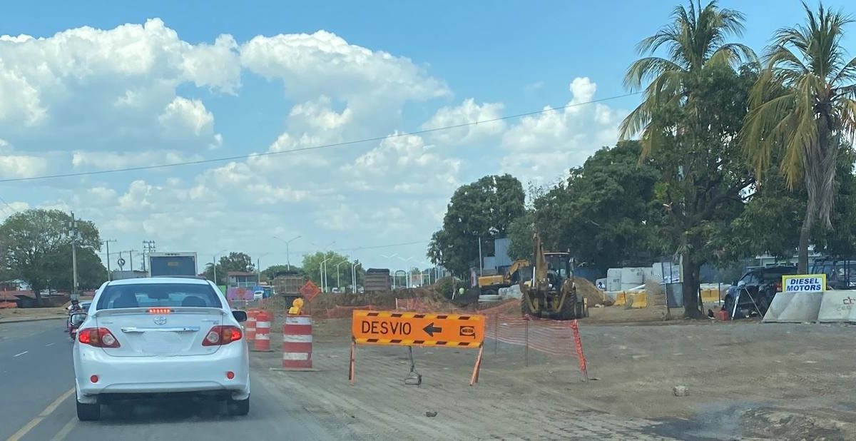 Menos carriles para circular en los tramos dos y tres de la Pista Héroes y Mártires que se encuentran en construcción. Foto: LA PRENSA/CORTESÍA