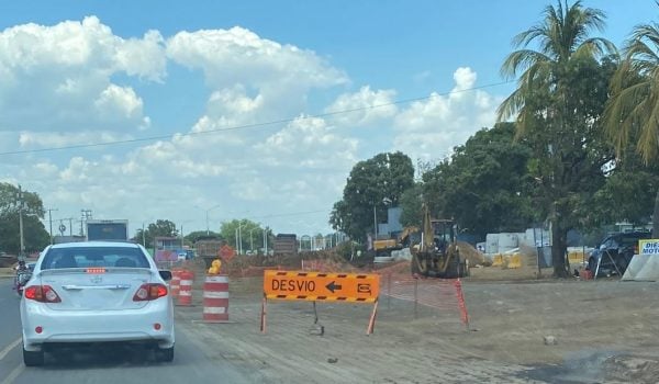 Menos carriles para circular en los tramos dos y tres de la Pista Héroes y Mártires que se encuentran en construcción. Foto: LA PRENSA/CORTESÍA