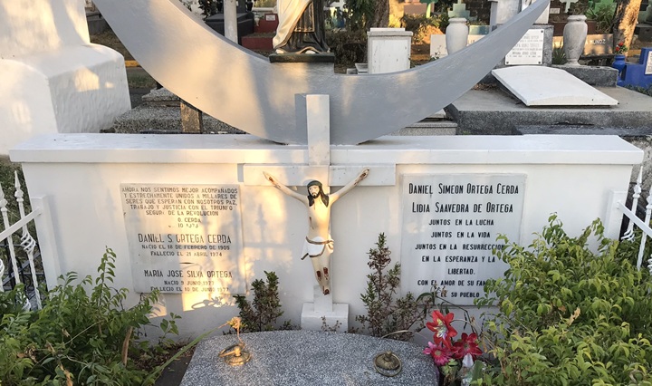 La tumba de los padres de Daniel y Humberto Ortega. A la izquierda, abajo, está la de María José Silva Ortega, hija de Germania Ortega. LA PRENSA/ CORTESÍA