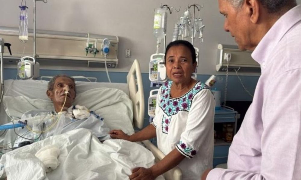 Brooklyn Rivera, antes de su muerte, visitado en el hospital por Nancy Elizabeth Henríquez y Lumberto Campbell. Foto: medios oficialistas.