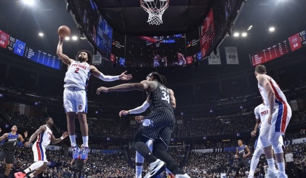 Pistons y Raptors fuerzan juegos de desempate con milagrosas victorias