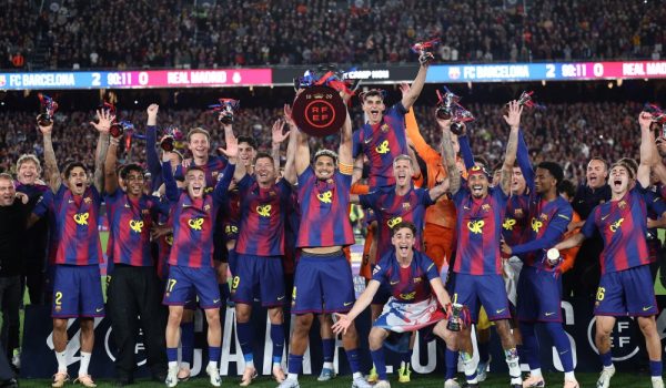 El Barsa se coronó venciendo a sus archirrivales del Real Madrid en el clásico español