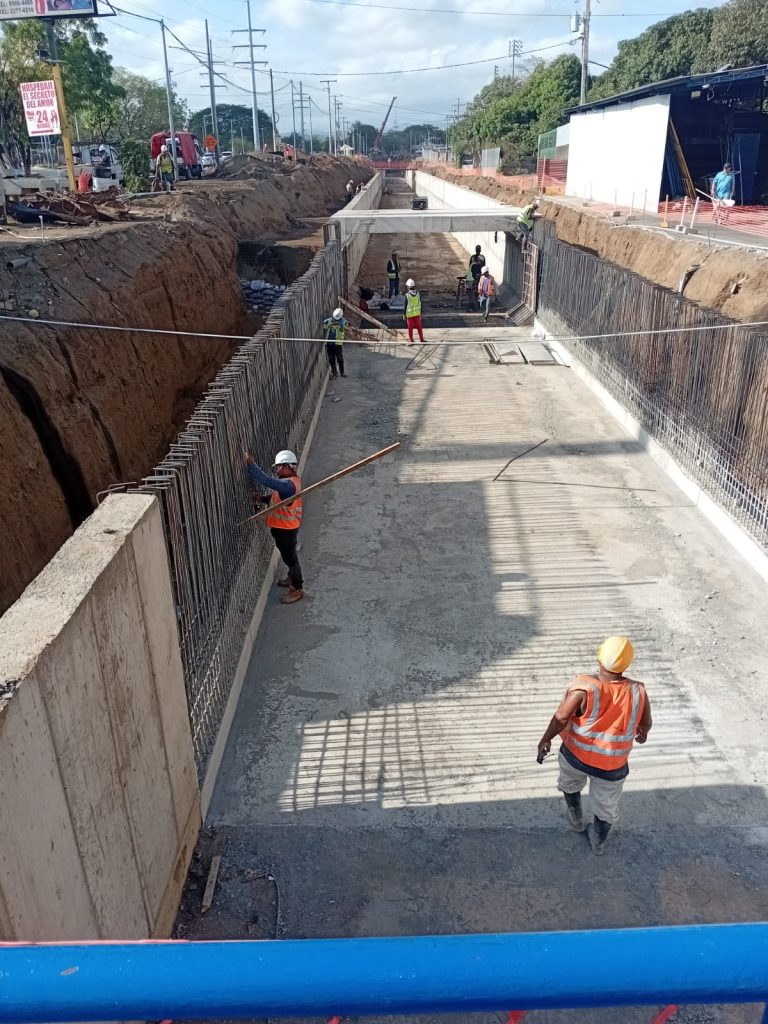 Unos 300 metros del cauce Jocote Dulce han sido ampliados y revestidos con hierro armado y cemento. LA PRENSA