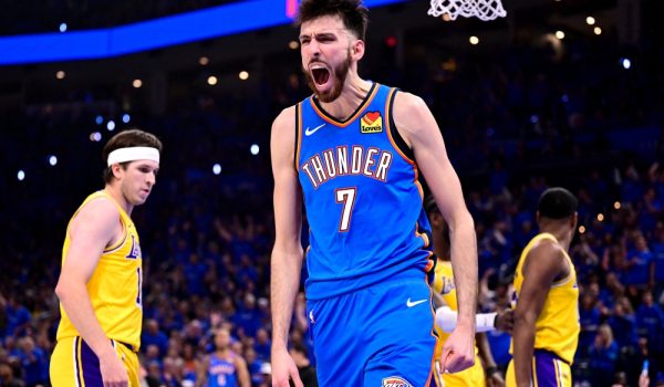 Thunder bajan de la nube a los Lakers en el primer partido de semifinal