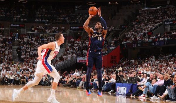 Cavaliers vs Pistons: Mitchell y Harden lideran en primera victoria de semifinales