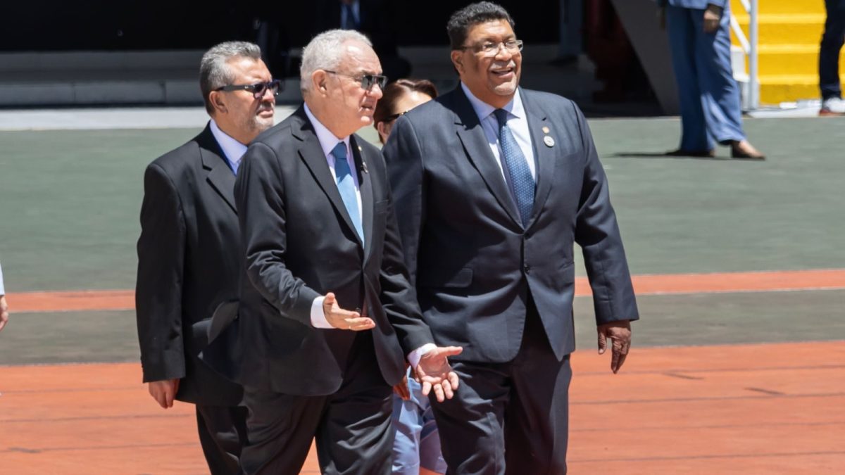 El cocanciller de Nicaragua, Valdrack Jaentschke, señalado de ser una figura clave en la red de represión transnacional del régimen Ortega Murillo, en la toma de posesión de la presidenta de Costa Rica, Laura Fernández. FOTO: LA PRENSA
