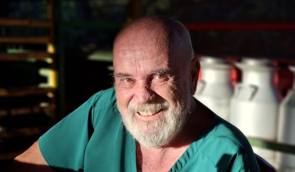 Muere reconocido veterinario Enrique Rimbaud