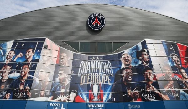 Un París blindado por la policía listo para festejar la Champions con jugadores del PSG