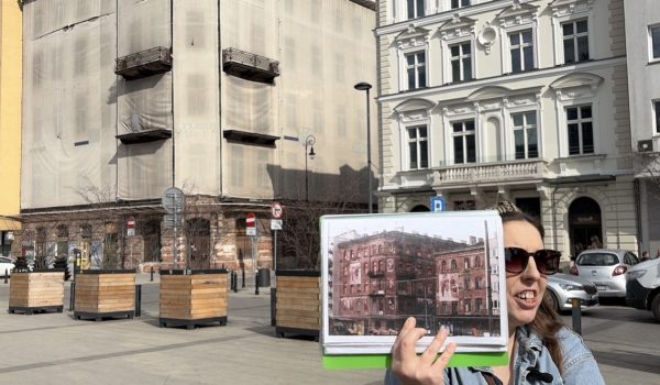 Uno de los edificios más antiguos de Varsovia, que sobrevivió a los bombardeos de la Segunda Guerra Mundial, sobrevivientes del Holocausto