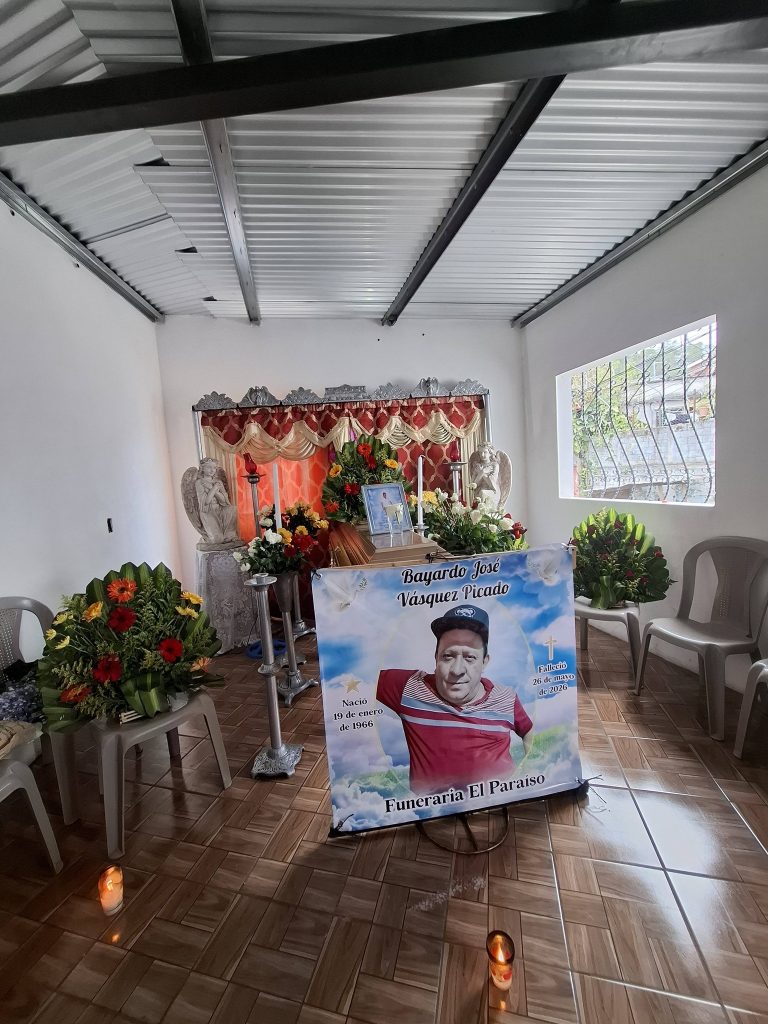 Vela del ciudadano nicaragüense Bayardo José Vásquez, de 52 años.