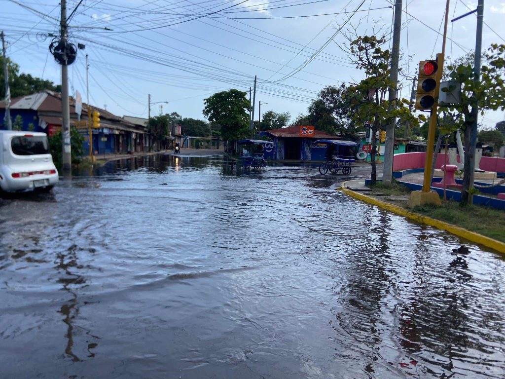 Inundación casco urbano Corinto, Chinandega, sector "El Barquito".