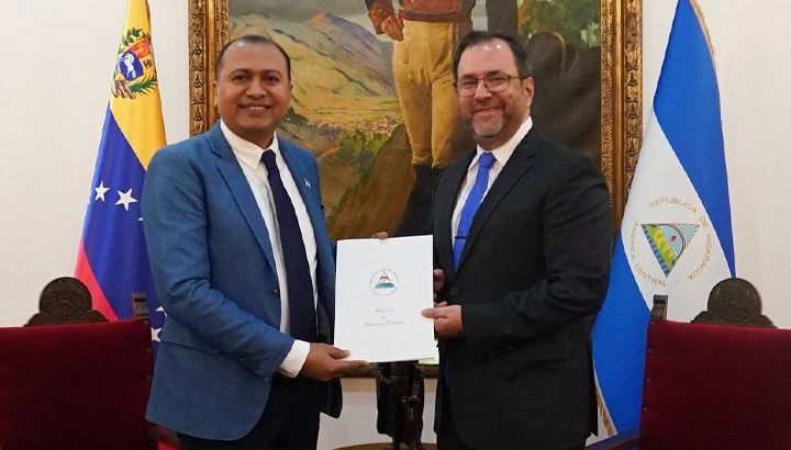 Isidro Antonio Rivera Guadamuz presenta Cartas Credenciales en Venezuela el 5 de marzo de 2026. Foto tomada del perfil de X del canciller venezolano Yván Gil.