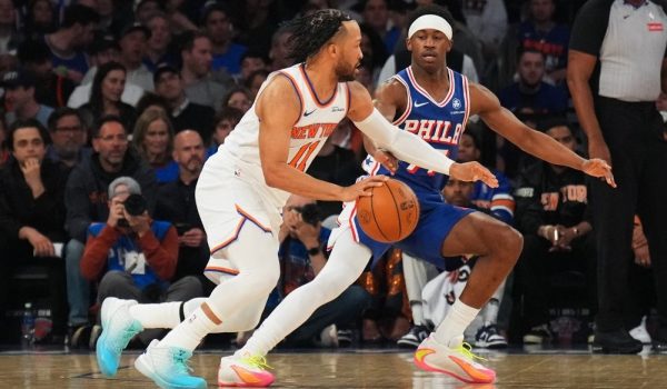 Knicks arrollan a Sixers en arranque de semifinales de conferencia de NBA