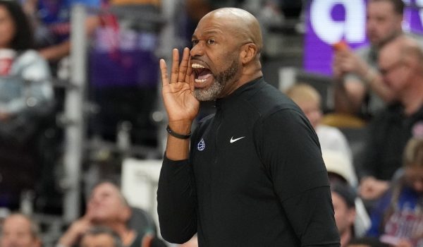 Los Magic despiden a su entrenador tras eliminación en playoffs de la NBA