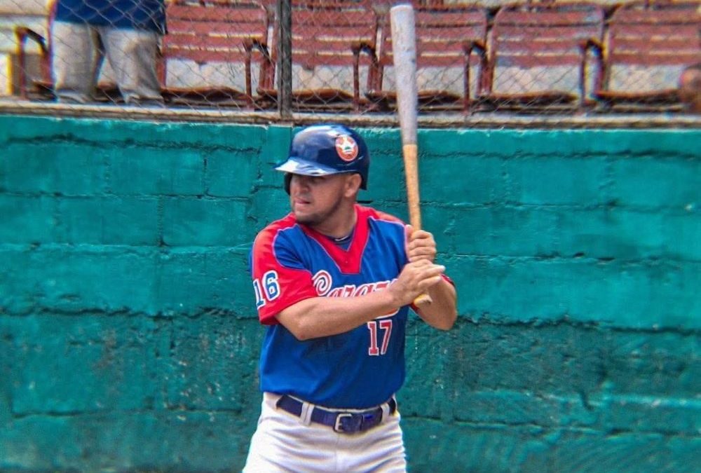 Jilton Calderón establece un récord personal en el beisbol de Nicaragua.
