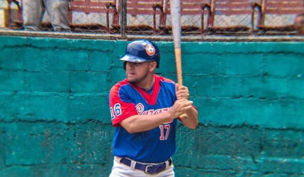 Jilton Calderón establece un récord personal en el beisbol de Nicaragua.