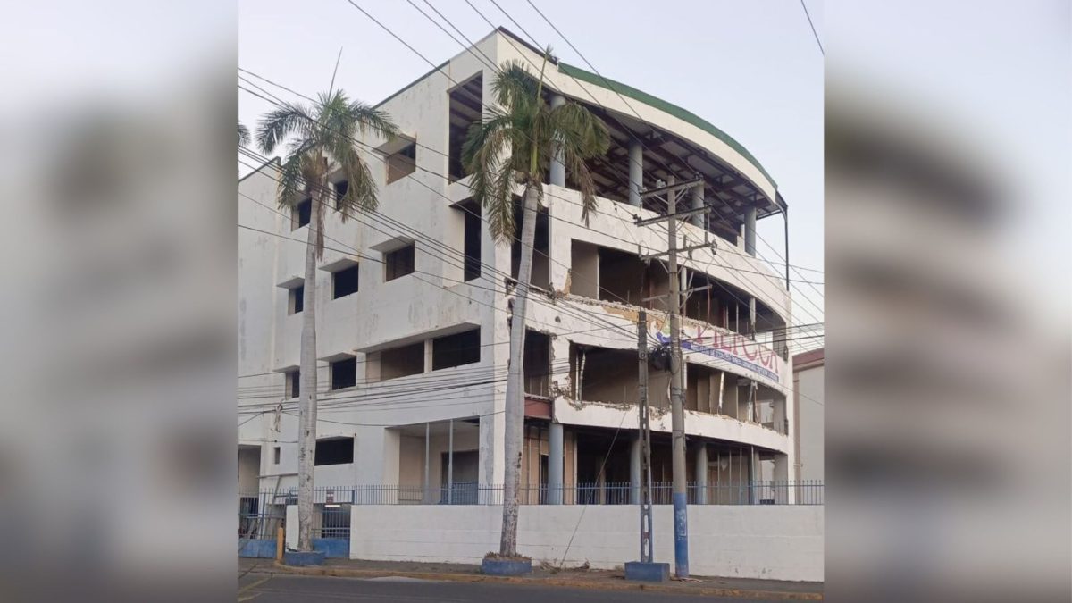 Edificio del Ministerio de la Economía Familiar, Comunitaria y Asociativa (Mefcca) desmantelado. Foto: LA PRENSA/CORTESÍA.