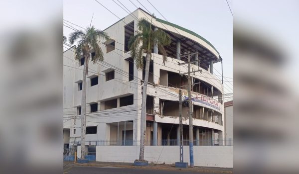 Edificio del Ministerio de la Economía Familiar, Comunitaria y Asociativa (Mefcca) desmantelado. Foto: LA PRENSA/CORTESÍA.
