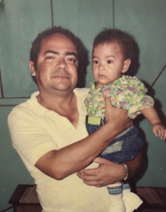 El padre de Manu, Manuel Ignacio Matus Matute, cargando a Manu. LA PRENSA/ CORTESÍA