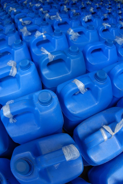 La mezcla de alcohol metílico con etanol es una práctica ilegal recurrente en varios países de Latinoamérica para adulterar bebidas alcohólicas. LA PRENSA / ARCHIVO PERSONAL ÓSCAR NAVARRETE