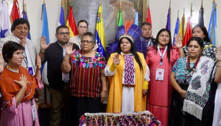Mirna Cunningham (centro izquierda) durante la XVII Asamblea del FILAC. Foto: tomada del sitio web oficial.