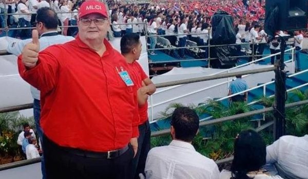 El propagandista Pastora cuando apoyaba el Movimiento Liberal Constitucionalista Independiente, una iniciativa de Wilfredo Navarro, otro camaleón político.