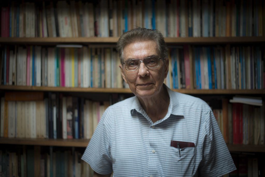 Managua, Nicaragua. 13/09/2017. Doctor Alejandro Serrano Caldera, posando en una sesión de fotografías para la revista Magazine