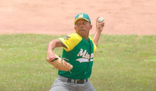 Oscar Chow lanza su segundo juego sin hits ni carreras en el Pomares.