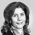 Pinelopi Koujianou Goldberg es ex economista jefe del Grupo del Banco Mundial y redactora jefe de la American Economic Review; profesora de Economía en la Universidad de Yale.