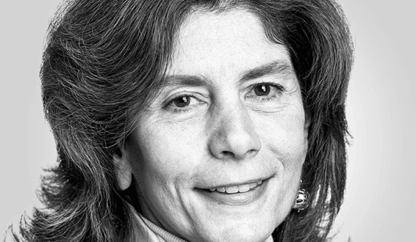 Pinelopi Koujianou Goldberg es ex economista jefe del Grupo del Banco Mundial y redactora jefe de la American Economic Review; profesora de Economía en la Universidad de Yale.