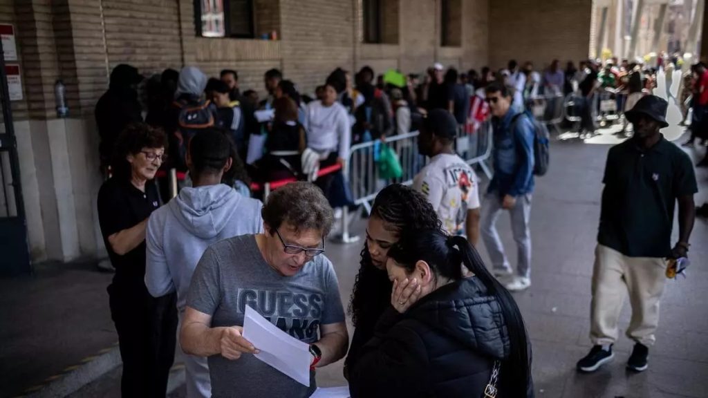 Regularización de migrantes en España